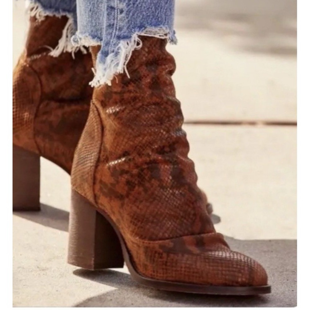 Free People Size 40 Elle Block Heel Boots Brown Snakeskin Leather